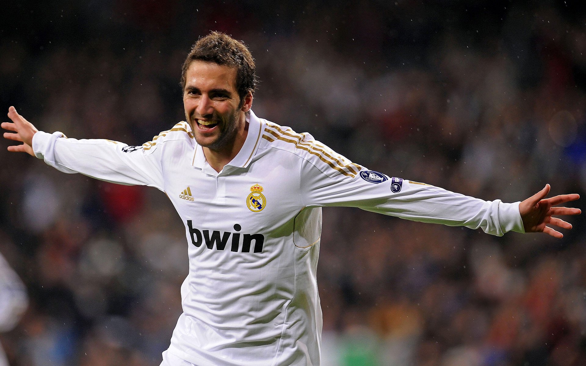 墙外观众席开启，远程球迷互动成新趋势